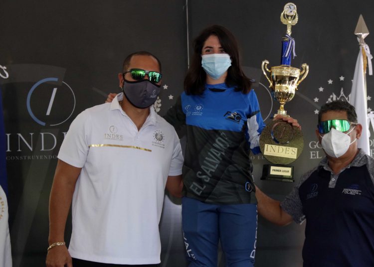 Mariana Salazar es la reina del Downhill por segundo año consecutivo