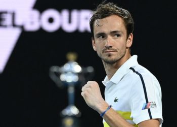 Daniil Medvedev aplastó a Stéfanos Tsitsipás y jugará la final del Australian Open ante Novak Djokovic