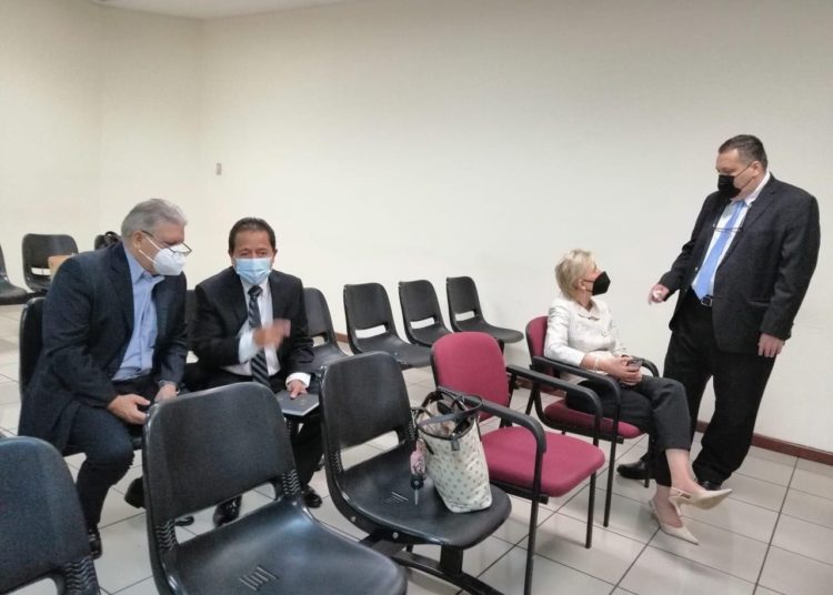 Defensa de Ana Ligia de Saca, confirmará esta tarde si expresidente Saca declarará en juicio