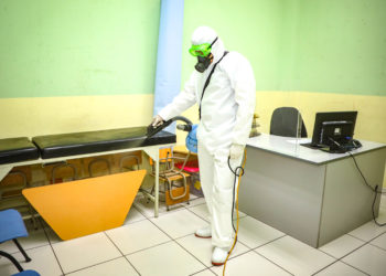 Ministerio de Salud desinfecta anexo del Hospital Nacional de Niños Benjamín Bloom