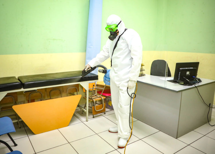 Ministerio de Salud desinfecta anexo del Hospital Nacional de Niños Benjamín Bloom