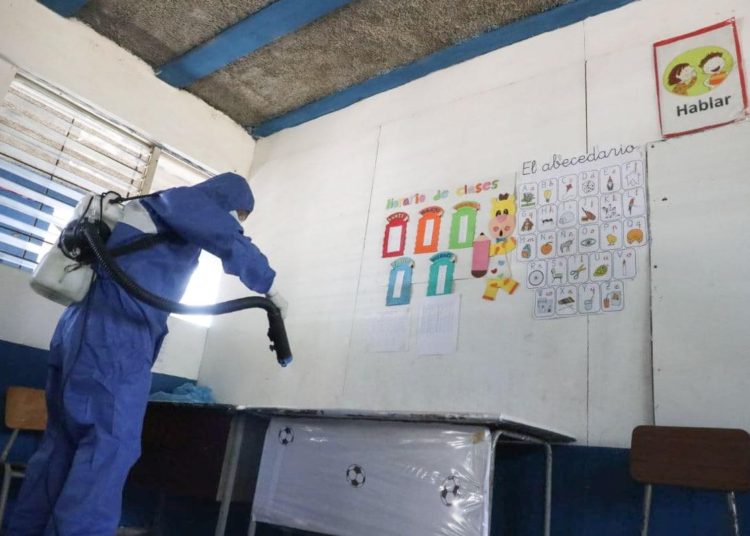 Desinfectan más centros de votación para prevenir el Covid-19