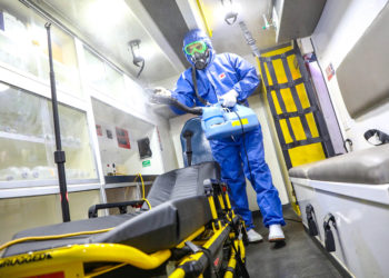 Ministerio de Salud desinfecta ambulancias del Sistema de Emergencias Médicas para garantizar traslados seguros de pacientes