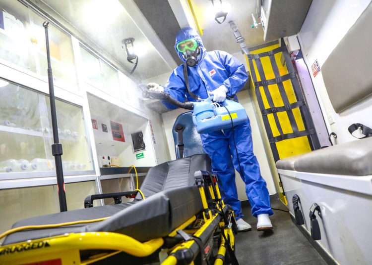 Ministerio de Salud desinfecta ambulancias del Sistema de Emergencias Médicas para garantizar traslados seguros de pacientes