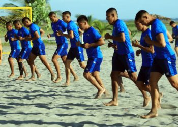 La selección de fútbol playa volvió a los entrenos