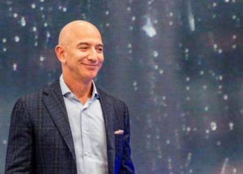 Jeff Bezos anunció que cederá su puesto como CEO de Amazon