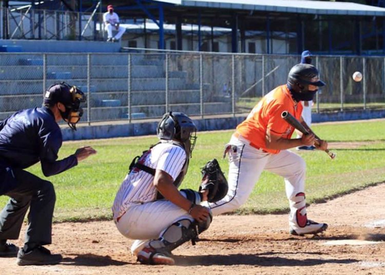 Halcones y Santa Tecla abren con triunfo la Copa FESA 2021 de béisbol
