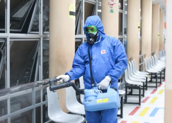 Ministerio de Salud higieniza el Hospital Nacional de la Mujer para garantizar espacios libres de virus y bacterias