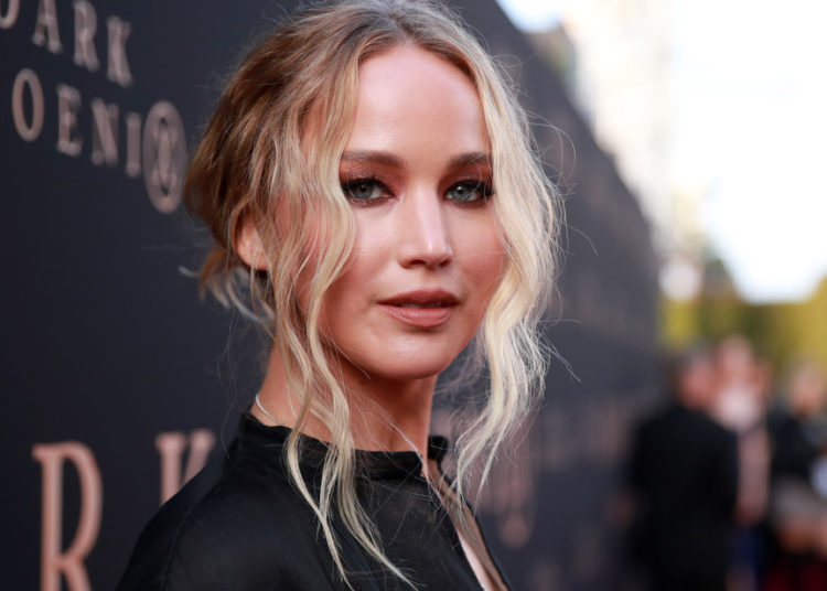 Jennifer Lawrence sufre un accidente durante el rodaje de una película y suspenden temporalmente la producción