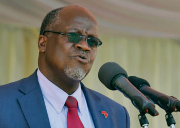 El presidente de Tanzania, que niega el coronavirus, llama al país a derrotar las «enfermedades respiratorias» con rezos