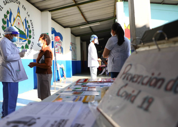 Ministerio de Salud realiza jornada médica en Centro Escolar Reino de Dinamarca de Soyapango