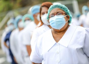 Conozca a la primera persona que recibe vacuna contra el Covid-19 en El Salvador