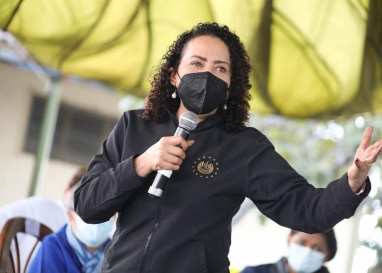 Carolina Recinos: «El 9F de 2021 fue un intento de retroceder 40 años en la historia del país»