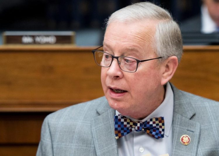 Muere primer congresista estadounidense víctima de covid-19