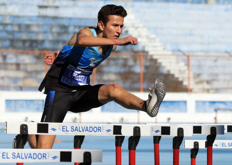 Doble triunfo para Pablo Ibáñez en 300 metros vallas y 300 metros planos en el Festival de Pista no Olímpica
