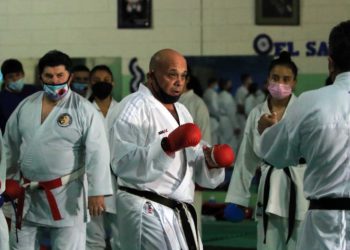 La Federación Salvadoreña de Karate realizó seminarios de actualización para árbitros y entrenadores