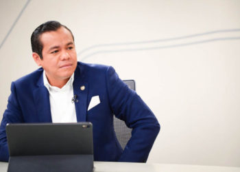 Ministro Zelaya afirma calificadora de riesgo situó a El Salvador en categoría B3 y que situación mejorará