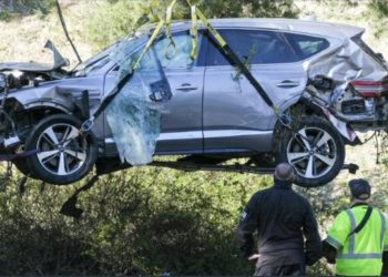 El primer parte médico de Tiger Woods tras el grave accidente indica que tuvieron que colocarle varillas, tornillos y clavijas en la pierna derecha