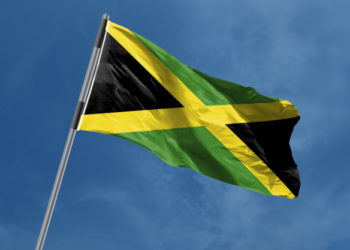 Louis Vuitton diseña un suéter «inspirado» en la bandera de Jamaica, pero confunde los colores
