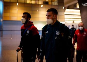 Los jugadores del Bayern Múnich tuvieron que pasar la noche en el aeropuerto en su viaje al Mundial de Clubes en Qatar