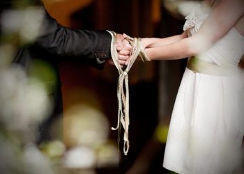 (VIDEO) Pide permiso a su esposo durante la boda para abrazar a su exnovio por «una última vez»