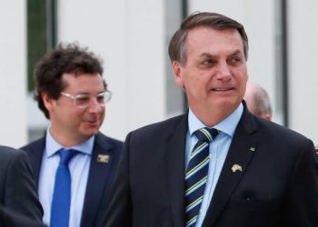Con gritos y carteles «Fascista» y «genocida» recibieron a Bolsonaro al inaugurar el año legislativo en Brasil
