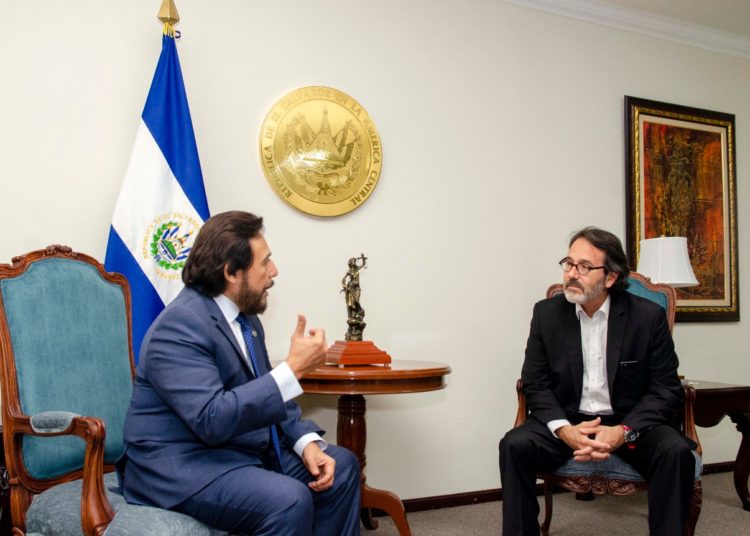 Carlos Bruch se reúne con Vicepresidente Ulloa para apoyar reformas constitucionales desde la Asamblea Legislativa