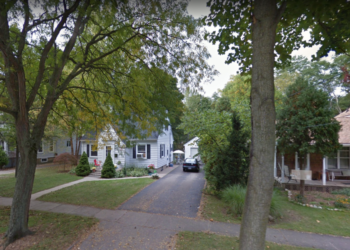 (VIDEO) ‘Viaja al pasado’ con ‘Street View’ de Google Maps y se topa con una imagen que le hace llorar