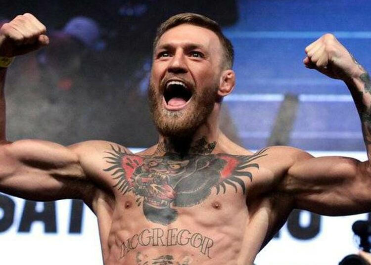 Conor McGregor recibe invitación de Triple H para sumarse a WWE