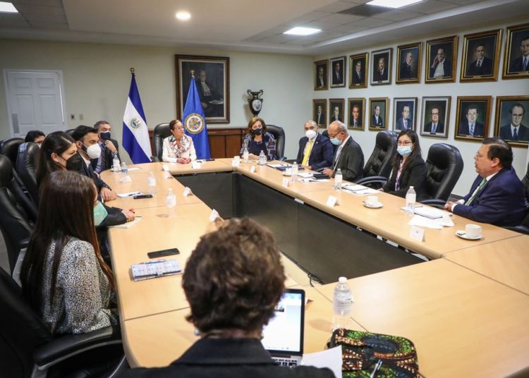 Misión Especial de la OEA se reúne con Gobierno para analizar situación política del país