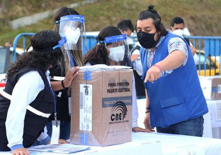 Ecuador acude a elecciones para elegir nuevo presidente