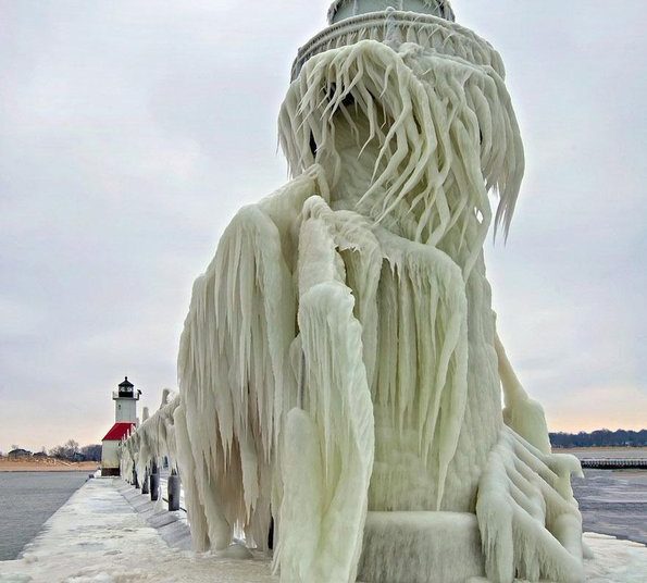 Al menos 11 muertos y más de 4,3 millones de personas sin servicio eléctrico debido a la tormentas de nieve y frío en EE.UU.