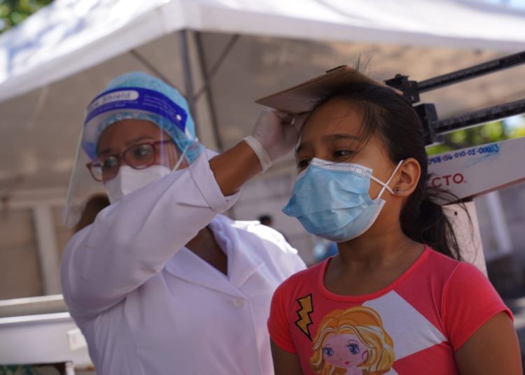 Familias de la comunidad El Espino son beneficiadas con servicios médicos gratuitos