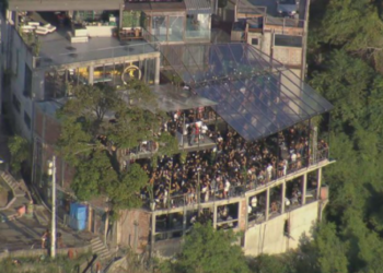 Masivas fiestas clandestinas de Carnaval en Río de Janeiro durante la peor semana por muertes de covid-19 en Brasil