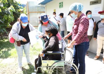 Ministro de Trabajo llevará a instancias internacionales el caso de Industrias Florenzi, donde trabajadores hacen huelga de hambre