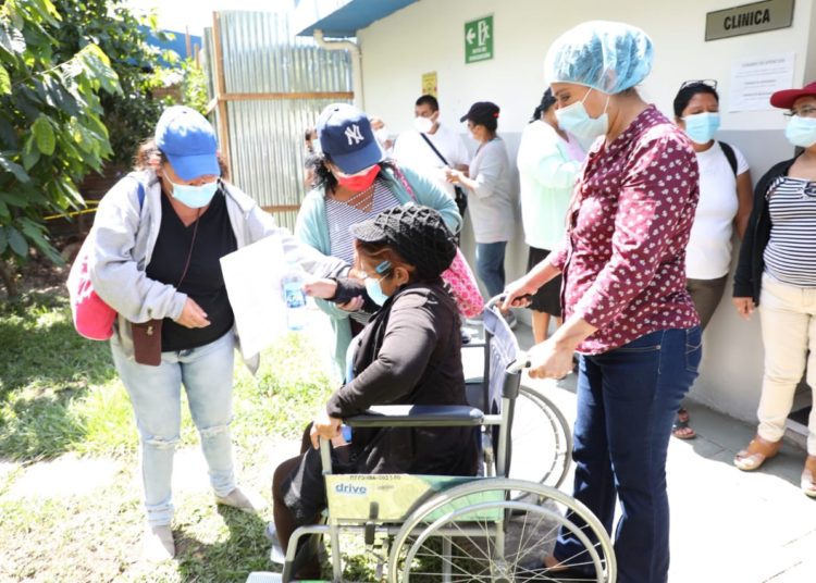 Ministro de Trabajo llevará a instancias internacionales el caso de Industrias Florenzi, donde trabajadores hacen huelga de hambre