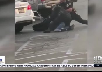 Latino muere durante su arresto en California en una situación similar a la de George Floyd