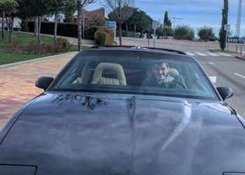 Iker Casillas se compró el auto de una mítica serie de TV de los años 80
