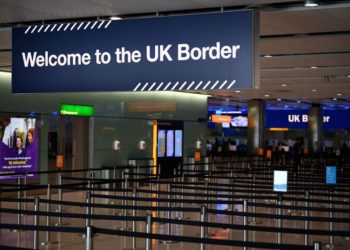 A partir del 15 de febrero para quienes lleguen al Reino Unido deberán cumplir una cuarentena que costará $1.100