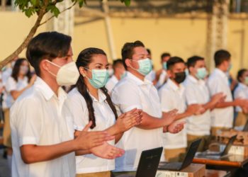 Con una inversión de $450 millones, Gobierno inicia la entrega de computadoras a estudiantes del sector público