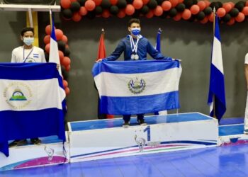 Karatecas juveniles ganan 14 medallas de oro en el campeonato centroamericano