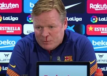 (VIDEO) Ronald Koeman abandonó una rueda de prensa porque le empezó a sangrar la nariz