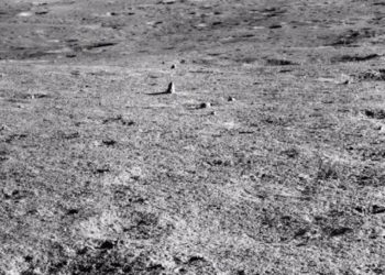 Un róver chino «Yutu 2» descubre una extraña roca en el lado oculto de la Luna