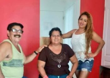 Asesinan a profesora y sus padres en Acajutla