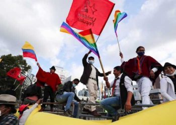 La marcha nacional indígena avanza hacia Quito para exigir el recuento de los votos en Ecuador