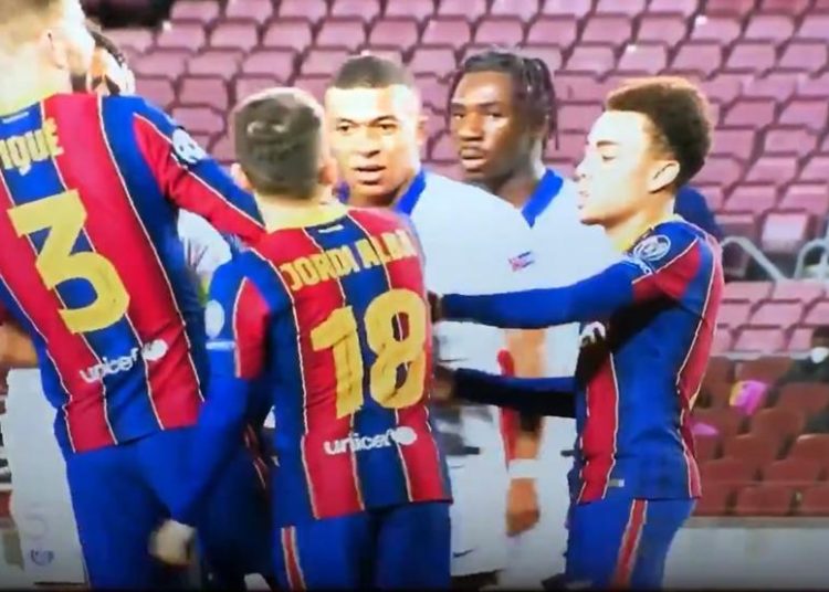 (VIDEO) Mbappé y Jordi Alba protagonizan fuerte pelea: «En la calle yo te mato»