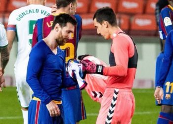 El arquero del Elche que se hizo viral cuando Messi le pidió la camiseta habló sobre su reacción