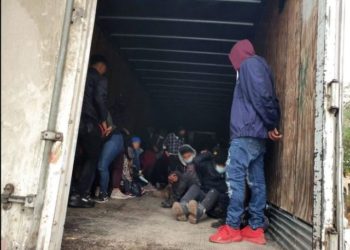 México: interceptan un camión con 108 migrantes hacinados que se dirigían a Estados Unidos