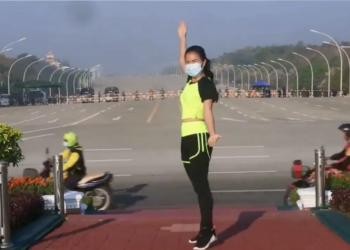 (VIDEO) Instructora de aeróbicos captó sin querer el golpe de estado en Myanmar