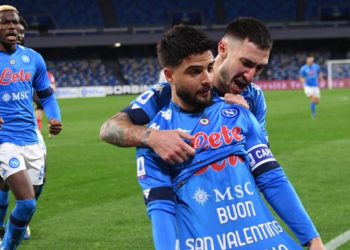 Nápoles dio el golpe al derrotar a Juventus